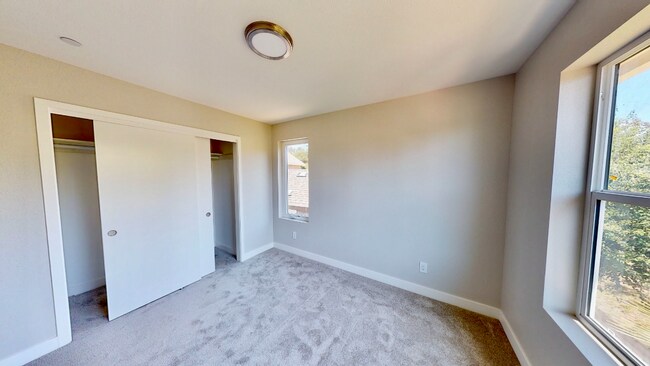 Foto del edificio - Gorgeous Modern Townhome, easy access to freeway & UCSC, downtown & beaches - OPEN HOUSE 12/6, 11...