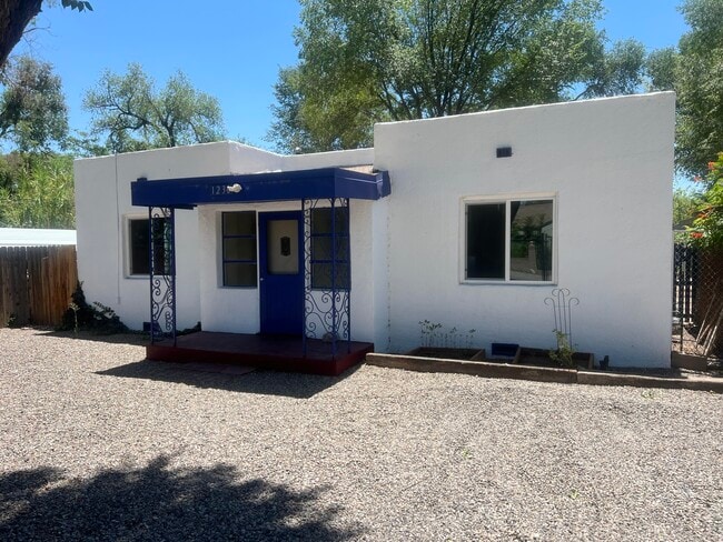 Building Photo - 1230 Montrose Pl SW