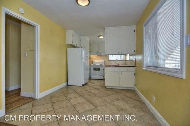 Building Photo - 4545 Moorpark Ave