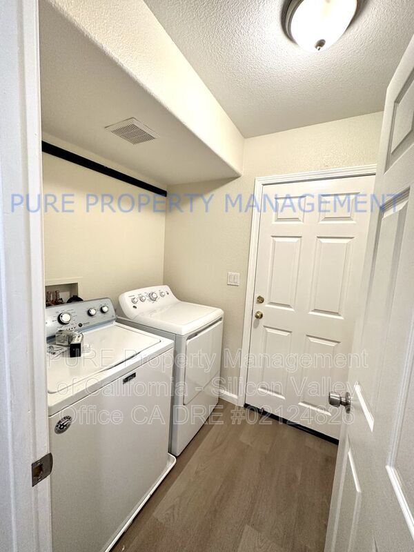 Building Photo - 213 Lighthouse Dr