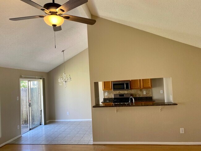 Building Photo - 4015 Kitchen Hill Ln
