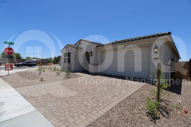 Building Photo - 8725 W Medlock Dr