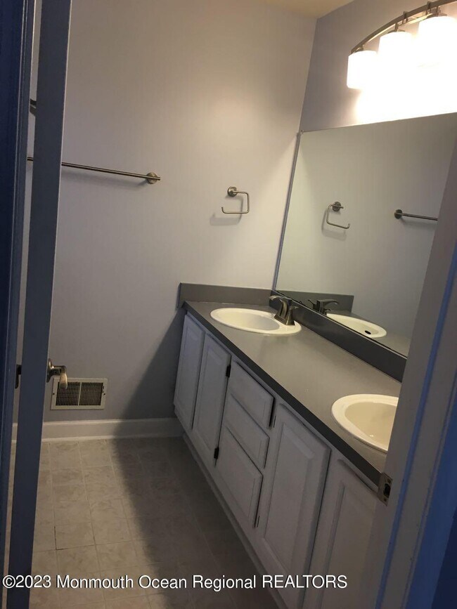 Building Photo - 1607 Wagon Wheel Ct