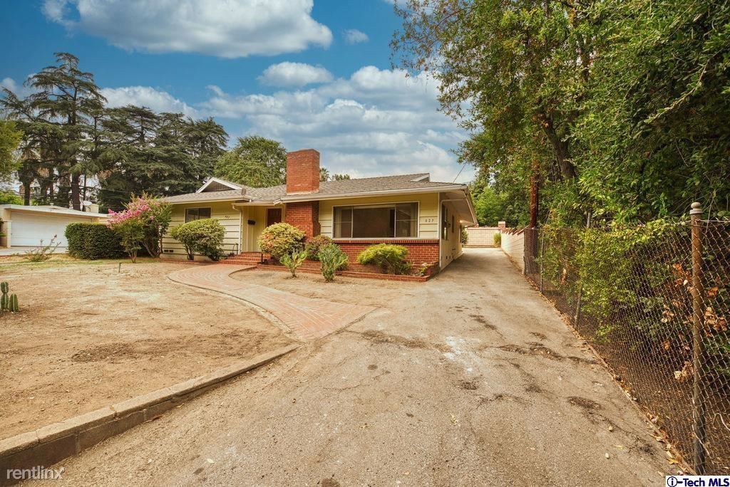 Primary Photo - 2 br, 2.5 bath House - 627 E Altadena Dr