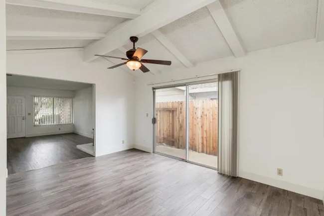 Building Photo - 1819 Avondale Avenue., Spacious 2BD/1BT - ...