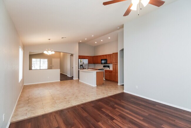 Foto del edificio - 1069 E Nardini St