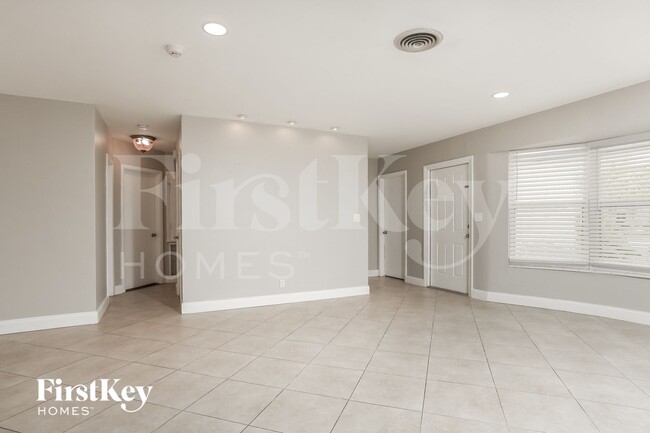 Building Photo - 6119 NW 18th Ct