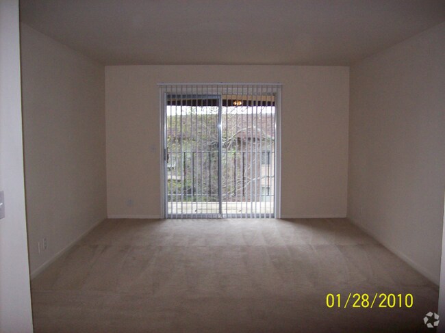 Building Photo - 5000 Hillsboro Pike