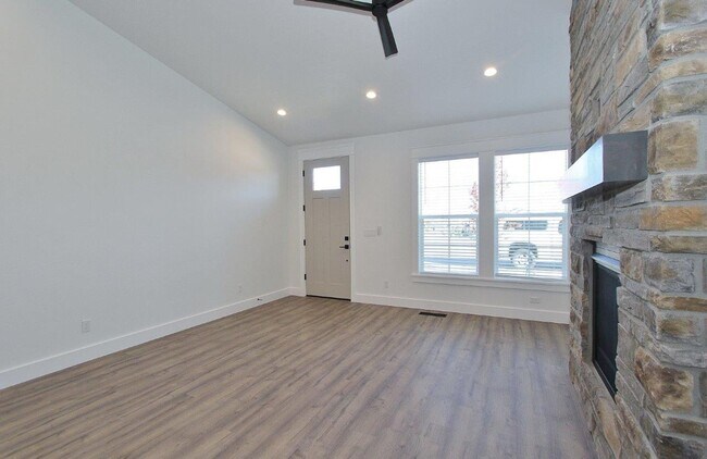 Building Photo - Immaculate Single-Level Patio Home