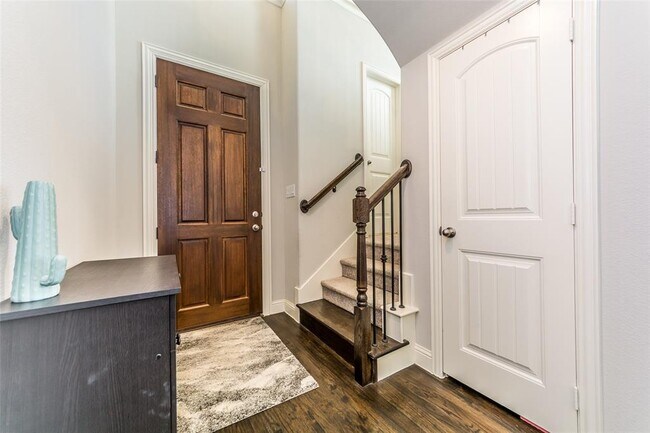 Building Photo - 914 Dartford Dr