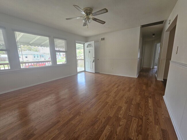 Building Photo - 1133 Leland Cir