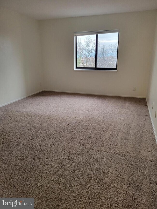 Foto del edificio - 5903 Mt Eagle Dr