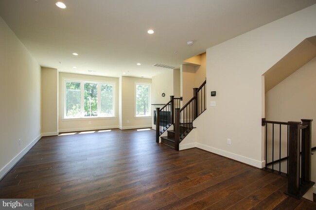Building Photo - 10451 Fernwood Rd
