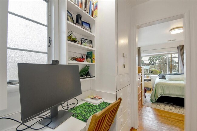 Foto del edificio - 2096 Yale St