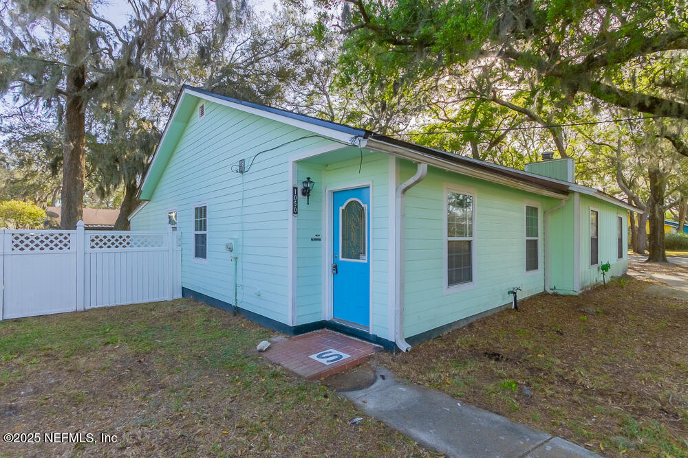 Primary Photo - 1050 Assisi Ln