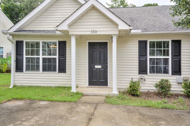 Building Photo - 153 Photinia Dr