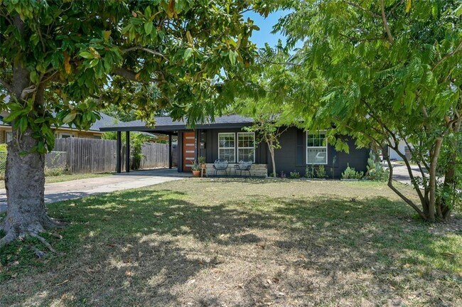 Foto del edificio - 8415 Bowling Green Dr