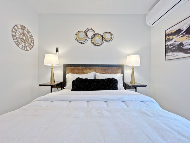 Foto del edificio - 5288 Santa Margarita St