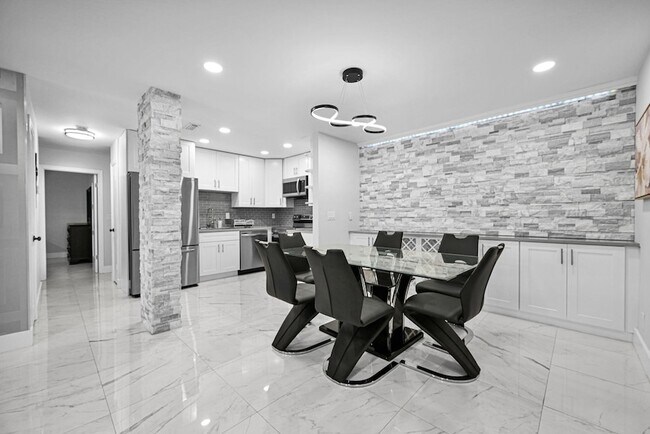 Foto del edificio - 6279 Bay Club Dr