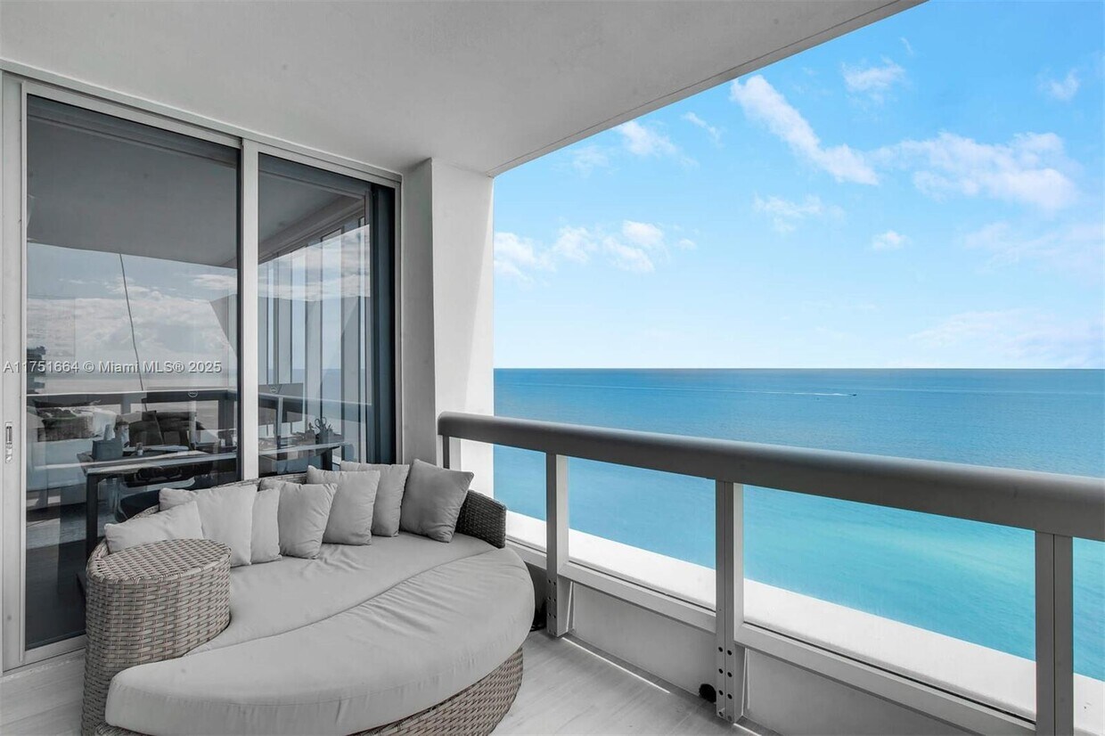 Foto principal - 6899 Collins Ave
