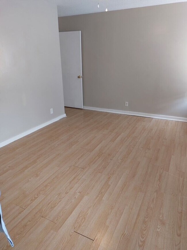 Foto del edificio - 4416-4418 E. Central