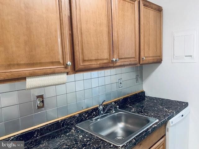 Foto del edificio - 3975 Lyndhurst Dr
