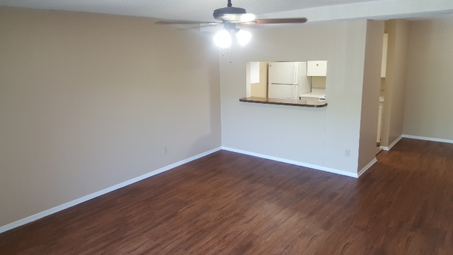 Building Photo - 1521 NE Parvin Rd