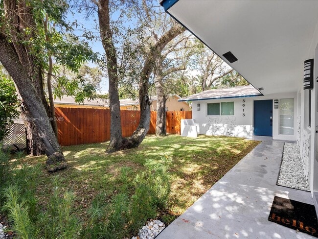 Building Photo - 3911 SW 51st St