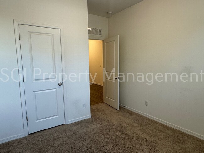 Foto del edificio - 2375 E Santa Ynez Dr