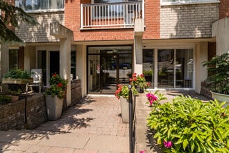 Building Photo - 2775 Av De Kent