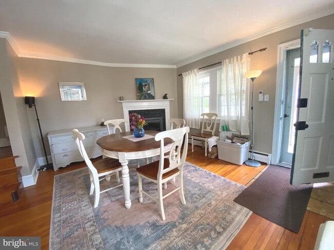 Building Photo - 20 E Abington Ave