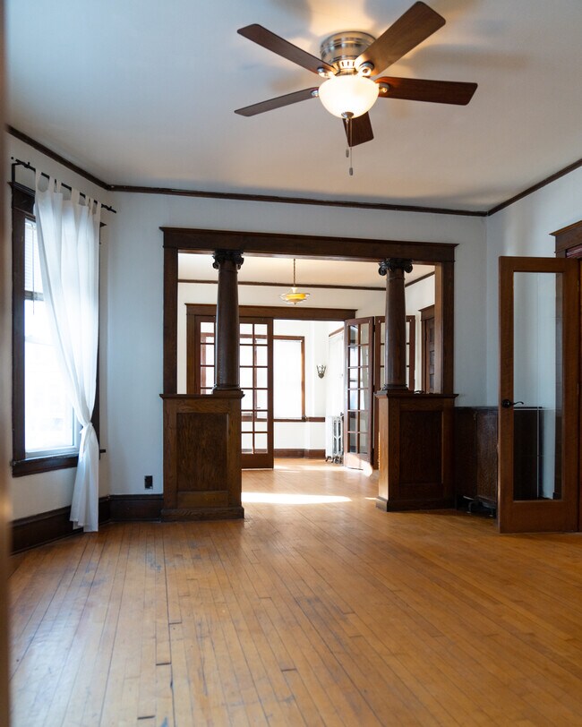 Building Photo - 1123 6th St NE