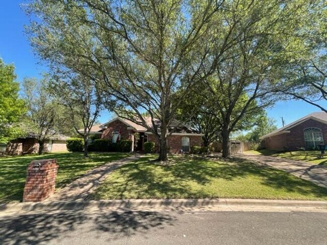 Building Photo - 611 Aspen Incline Dr