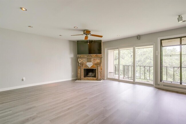 Foto del edificio - 390 Driftwood Ct