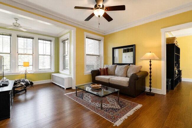 Building Photo - 751 W Brompton Ave