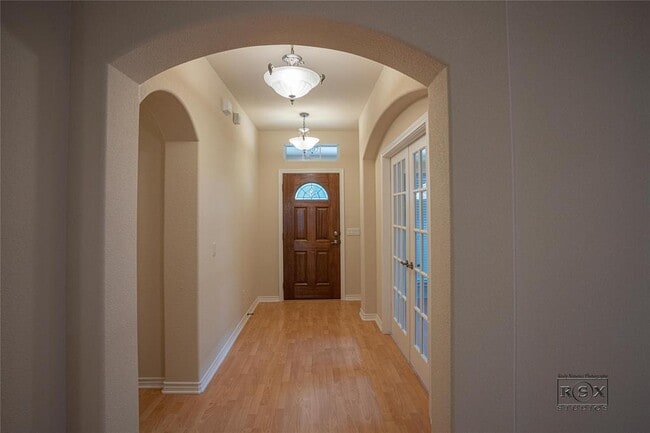 Building Photo - 806 Heritage Oaks Bend