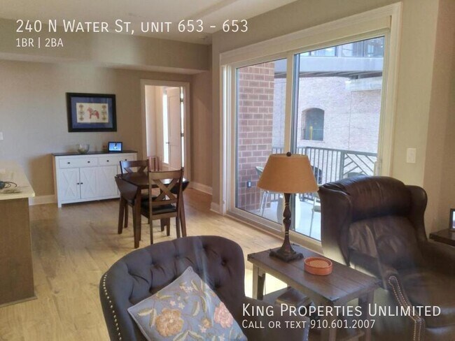 Foto del edificio - 240 N Water St