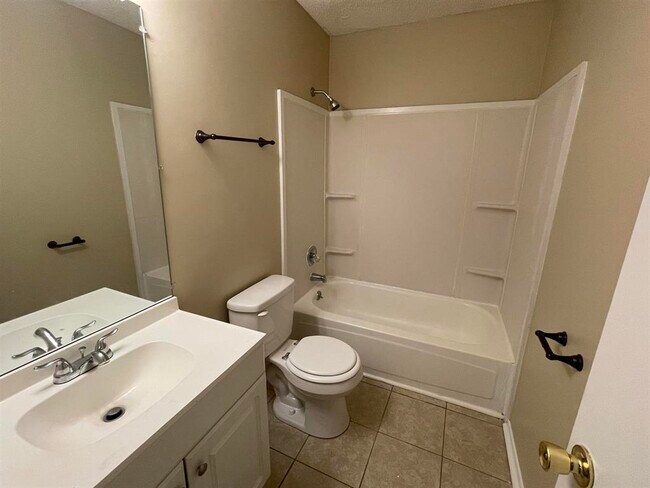 Building Photo - 2219 Birken Dr