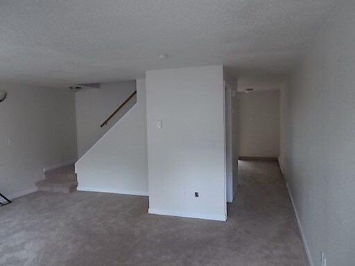 Building Photo - 2736 Ruddell Rd SE