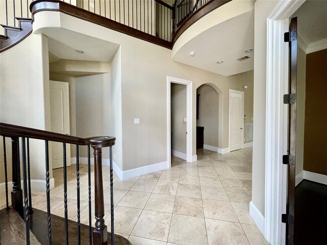 Building Photo - 603 White Jasmine Trail