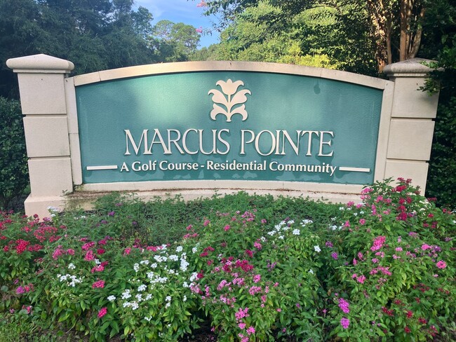 Building Photo - Beautiful 5 Bed/3 Bath Golf Course Communi...