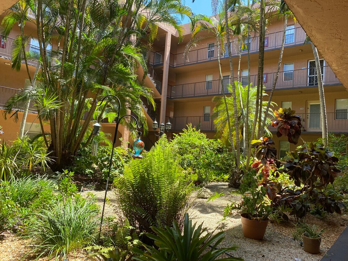 Primary Photo - 2861 Somerset Dr