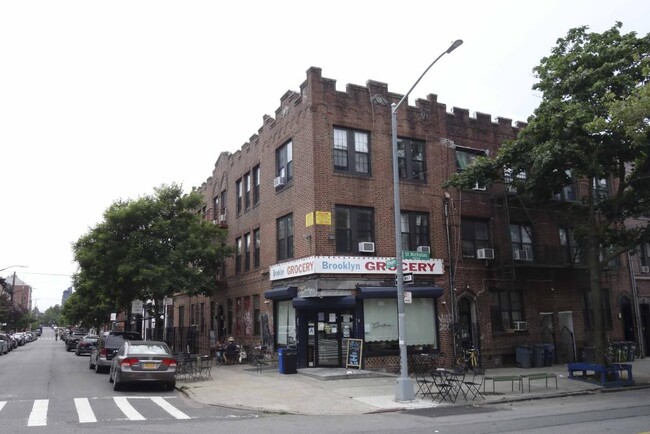 Foto del edificio - 60 Saint Nicholas Ave