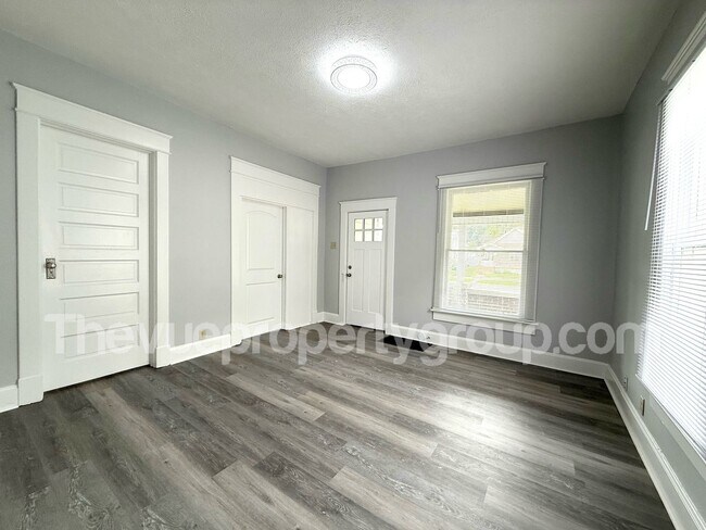 Foto del edificio - Remodeled 3 Bed, 2 Bath Home with Luxuriou...