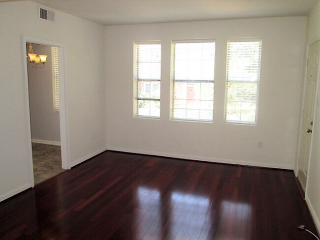 Foto del edificio - Charming 1 Bed 1 Bathr Condo In Much Sough...