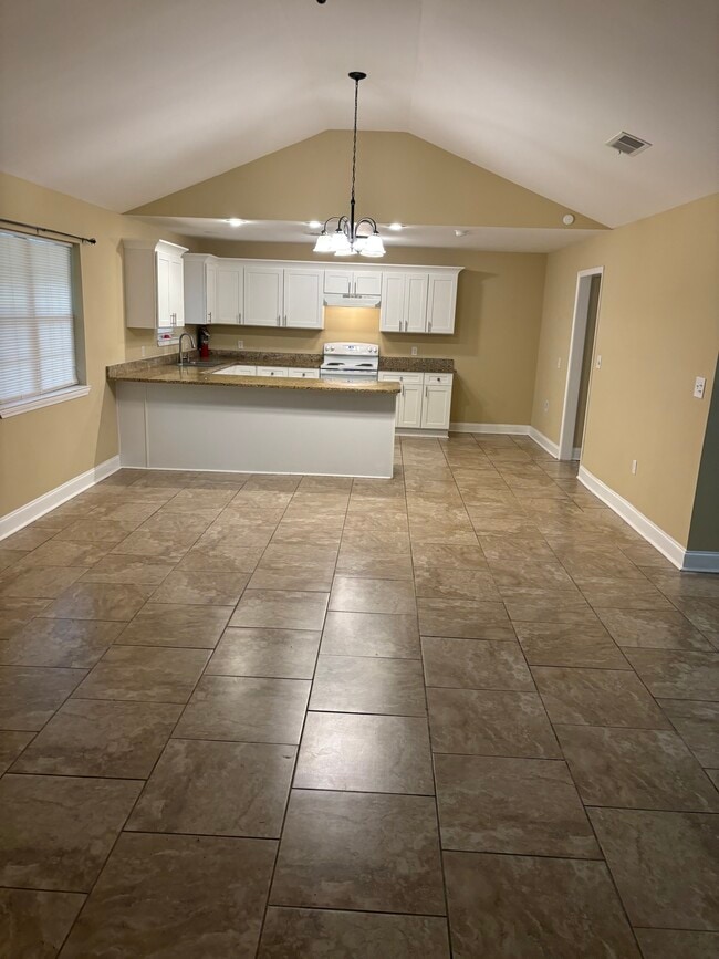 Building Photo - 632 Magnolia Dr