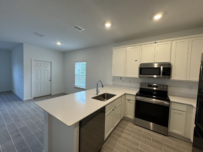 Building Photo - Brand New!! Mill Creek Townhome