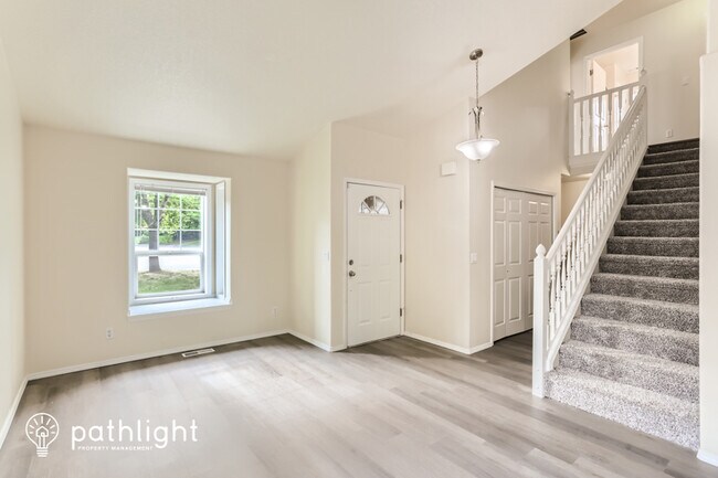 Building Photo - 16019 SW Hawk Ct