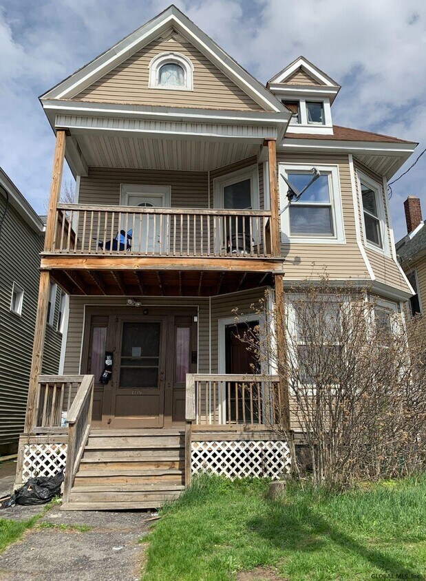 Foto principal - 1213 State St