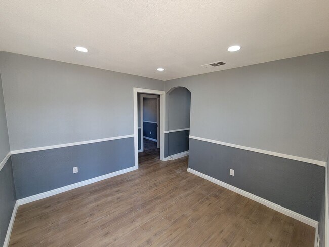 Foto del edificio - Beautifully Remodeled 5-Bedroom, 3-Bathroo...